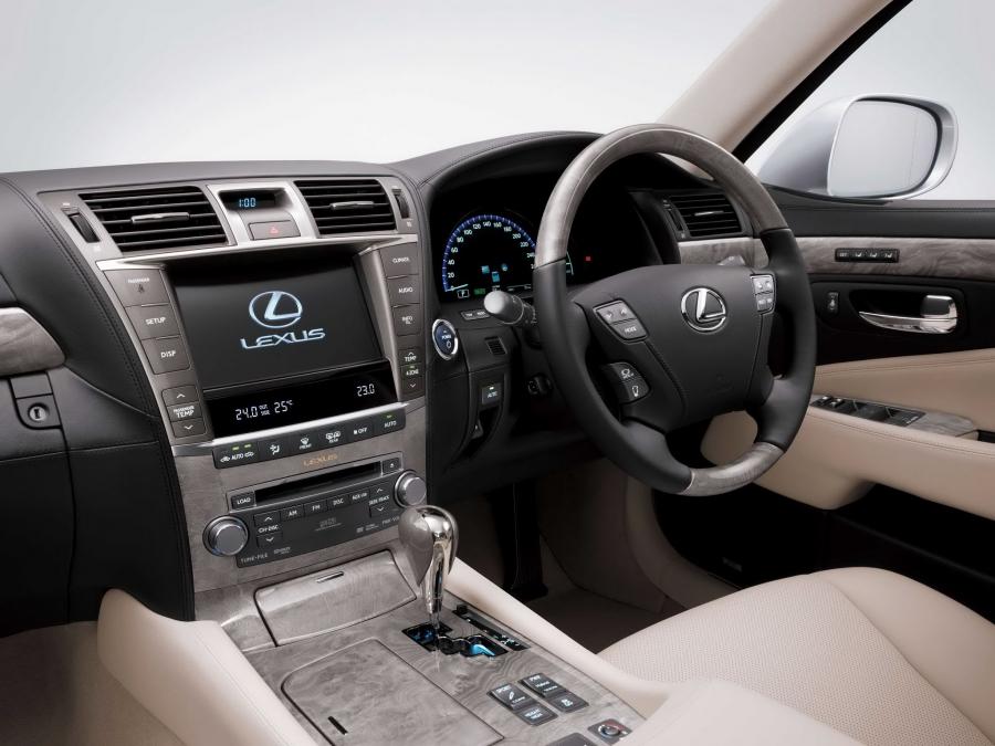  Lexus LS600h L 2009 года  (JP) (фото 5 из 9)